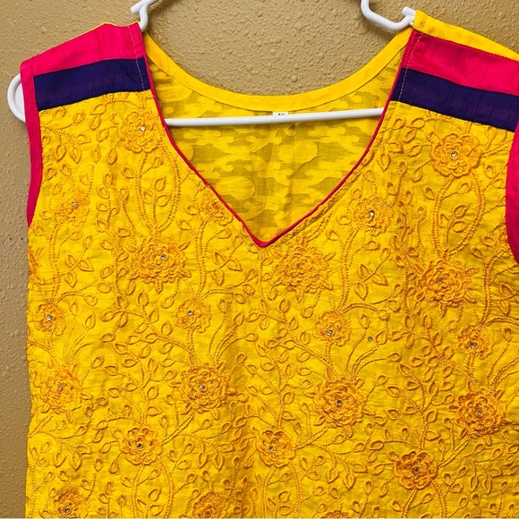 Yellow Pure Cotton embroidered with Sequin and Pearl Work Sleeveless Kurta M/L - Picture 4 of 7